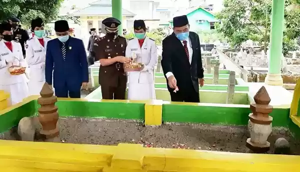 Ziarah ke Makam Datuk Bandar Kajum Semarakan Hari Jadi Kota Tebing ...